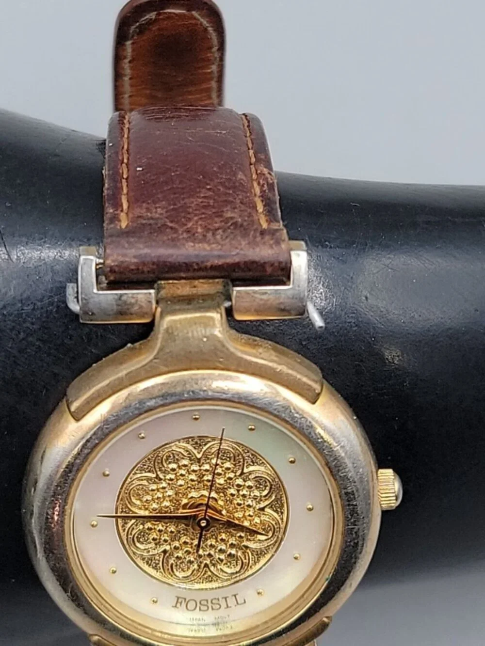 Vtg Fossil 1990s Womens Watch Gold Filigree Mandala Mother of Pearl Leather 30mm